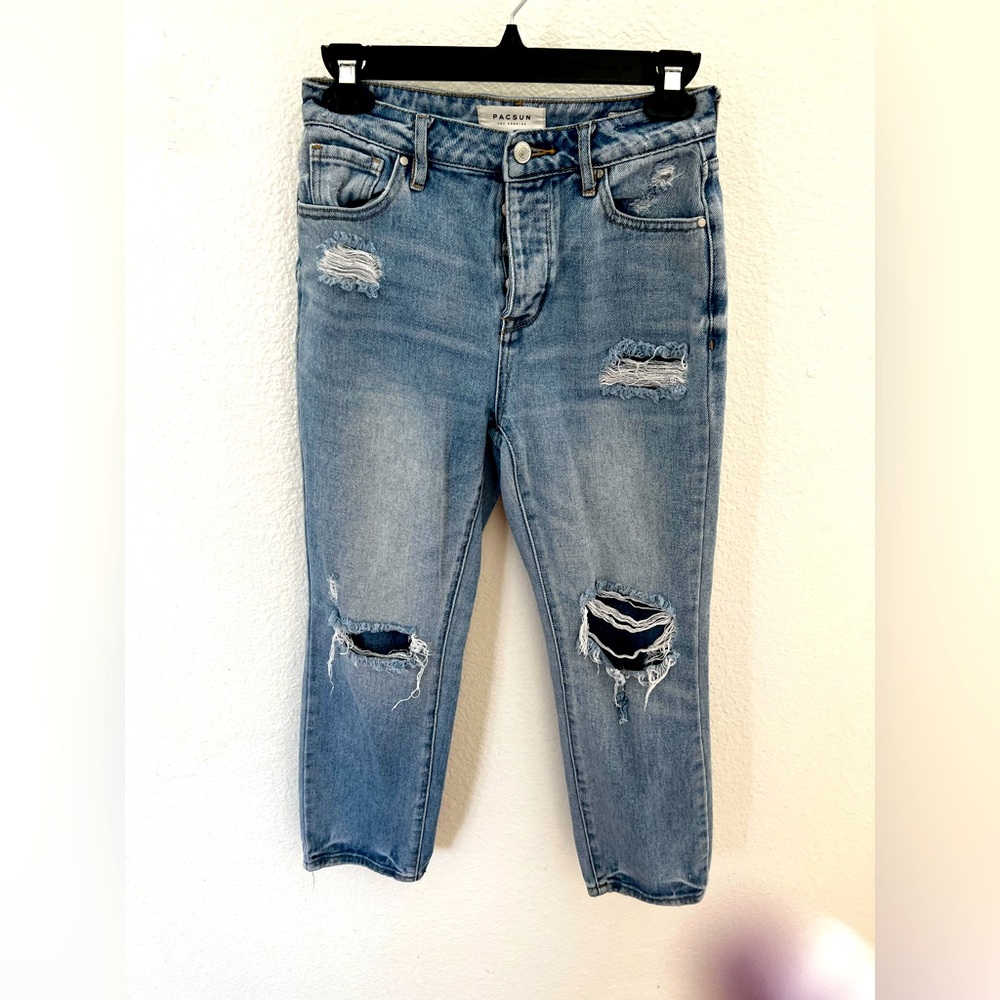 PacSun Mom Jeans button up light denuim 23 in seam.